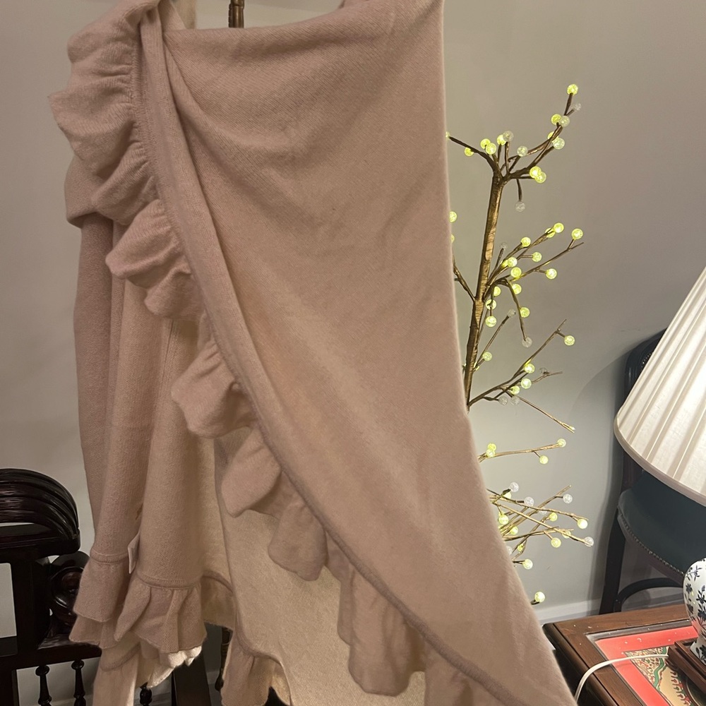 Minnie Rose 100% cashmere closed poncho drapes over head, size 0/S